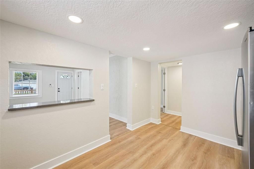 For Rent: $2,000 (2 beds, 1 baths, 880 Square Feet)