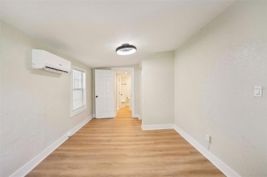 For Rent: $2,000 (2 beds, 1 baths, 880 Square Feet)