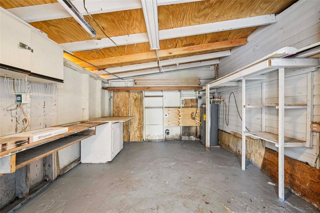 For Rent: $2,000 (2 beds, 1 baths, 880 Square Feet)