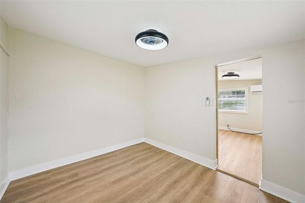 For Rent: $2,000 (2 beds, 1 baths, 880 Square Feet)