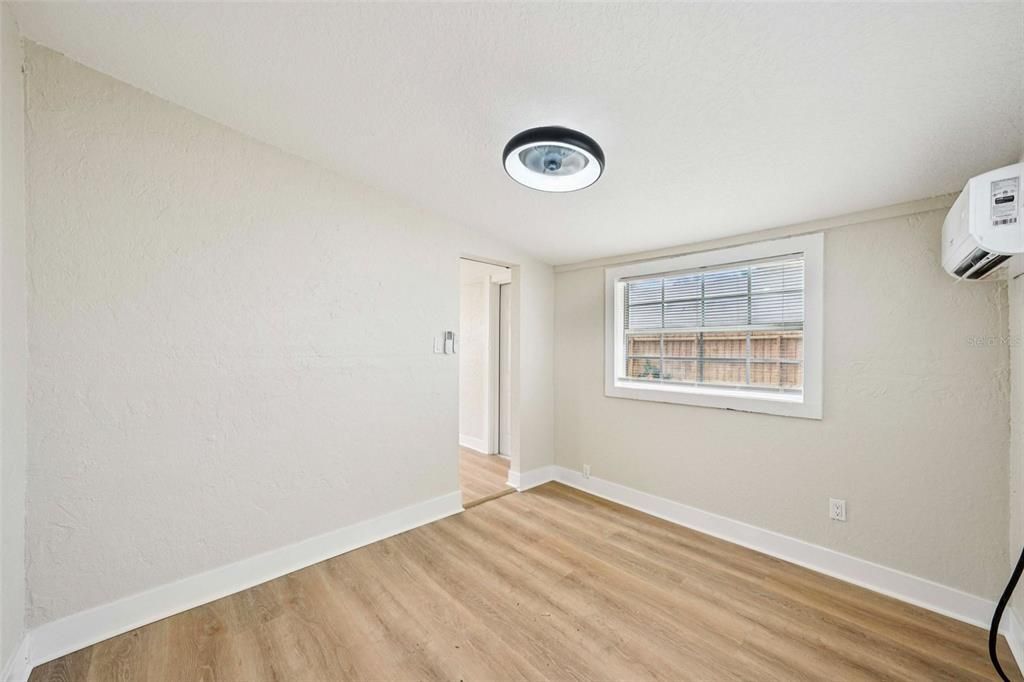 For Rent: $2,000 (2 beds, 1 baths, 880 Square Feet)