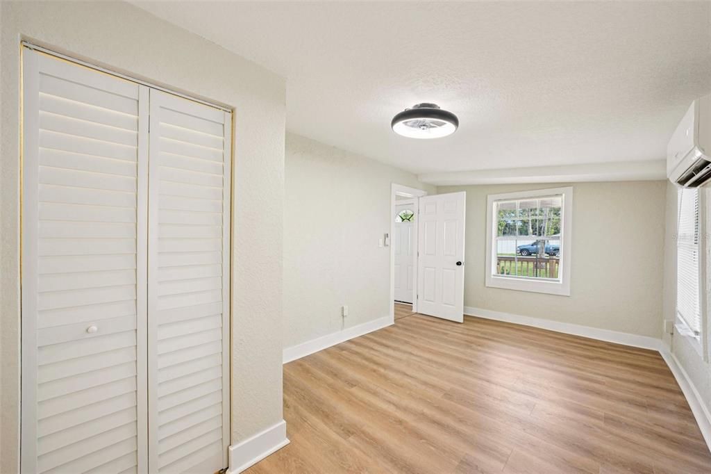 For Rent: $2,000 (2 beds, 1 baths, 880 Square Feet)