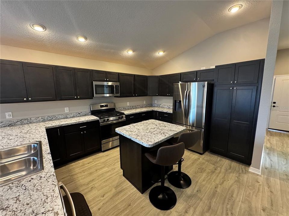 For Rent: $1,900 (2 beds, 2 baths, 1266 Square Feet)