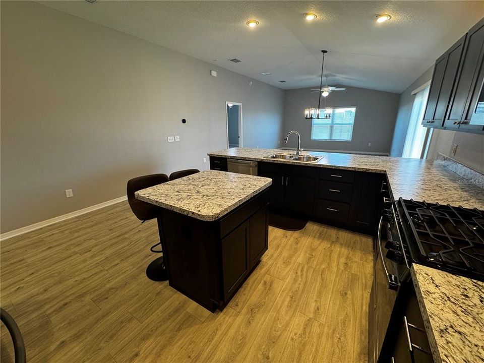 For Rent: $1,900 (2 beds, 2 baths, 1266 Square Feet)