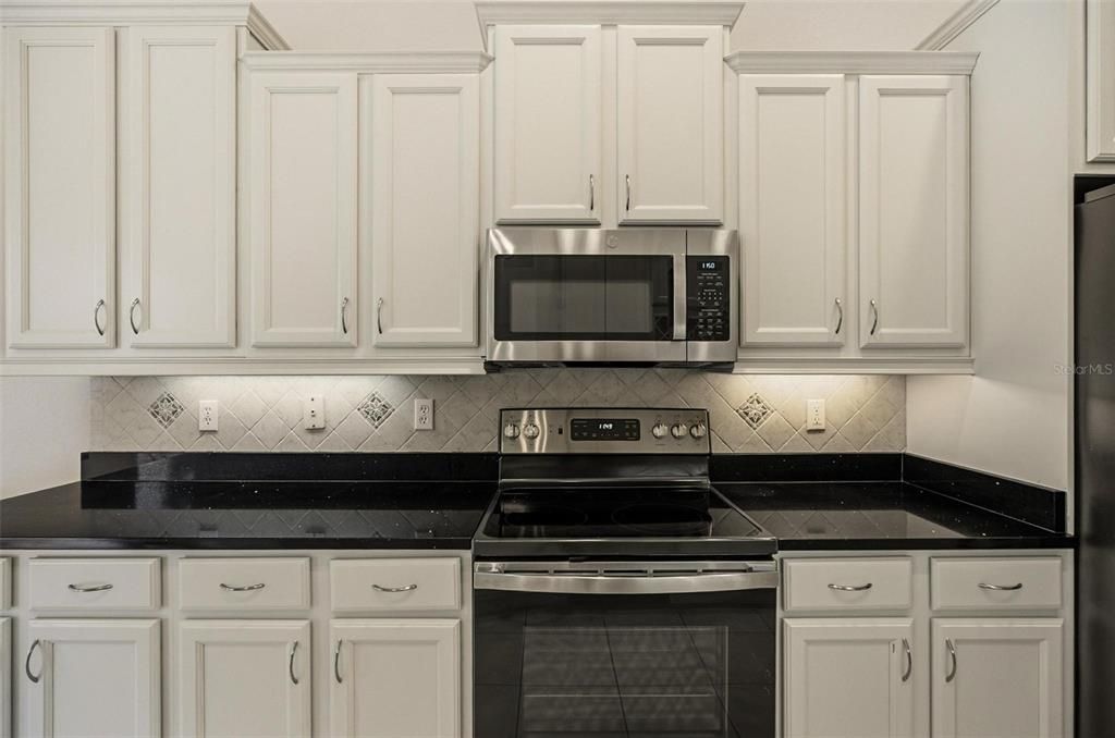 For Sale: $580,000 (3 beds, 2 baths, 1985 Square Feet)