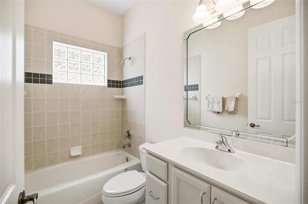 For Sale: $580,000 (3 beds, 2 baths, 1985 Square Feet)