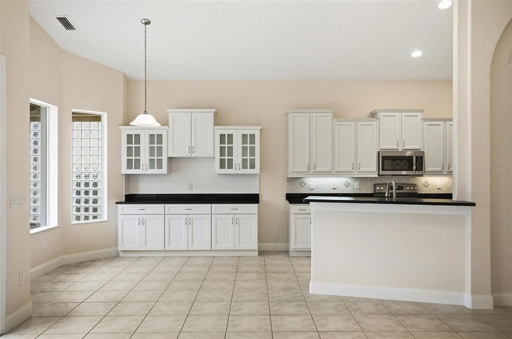 For Sale: $580,000 (3 beds, 2 baths, 1985 Square Feet)