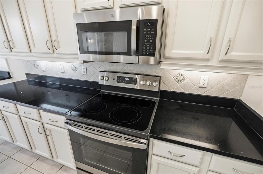 For Sale: $580,000 (3 beds, 2 baths, 1985 Square Feet)