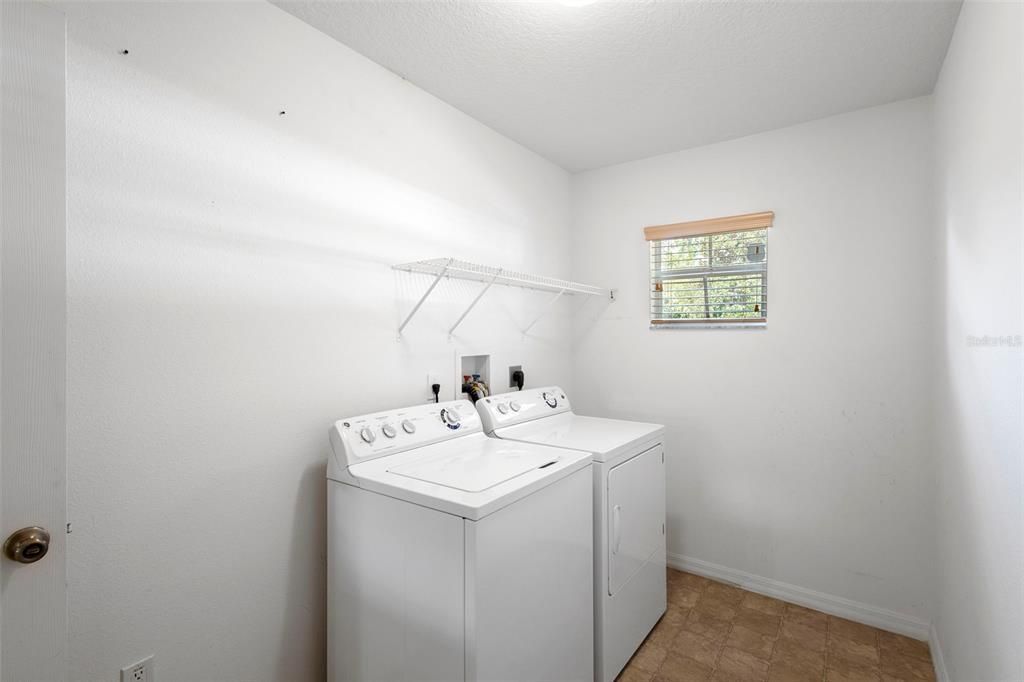 For Sale: $384,900 (3 beds, 2 baths, 2000 Square Feet)