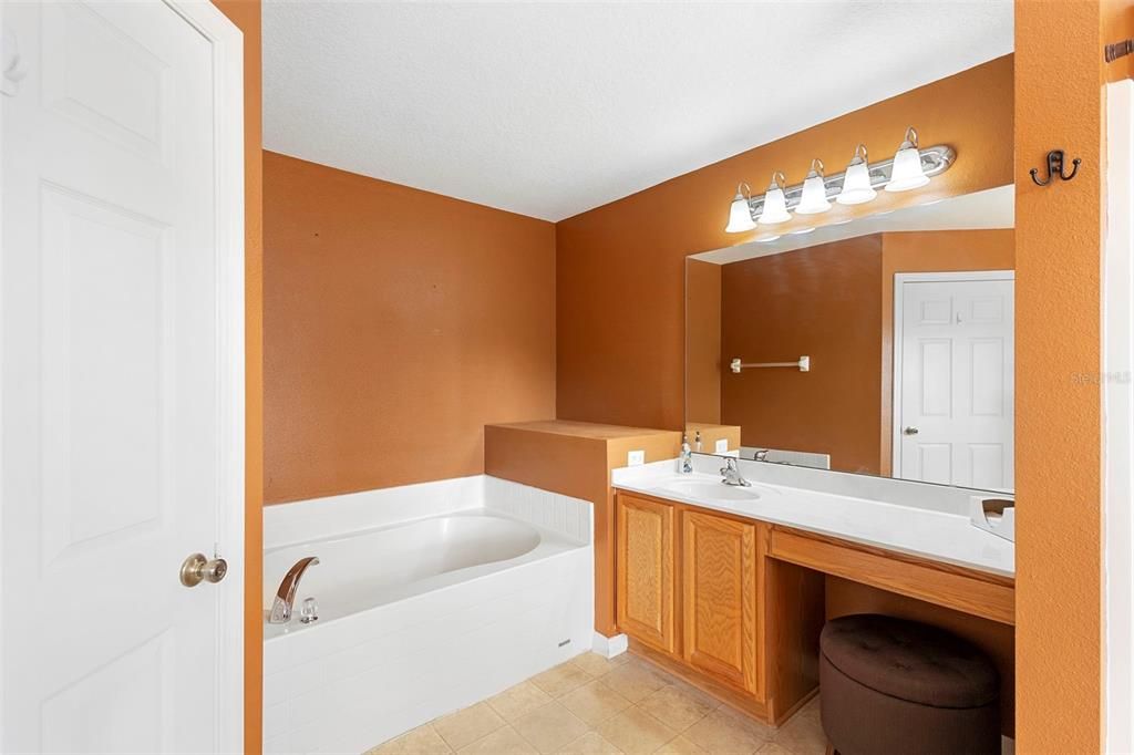 For Sale: $384,900 (3 beds, 2 baths, 2000 Square Feet)