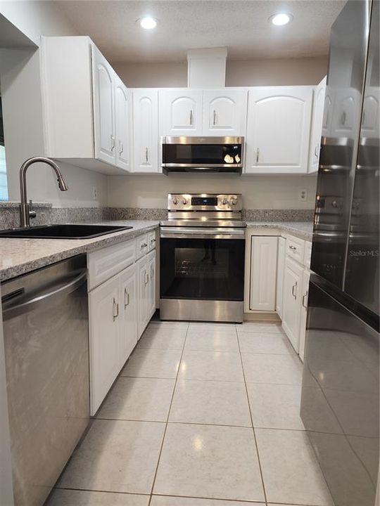 For Rent: $1,700 (2 beds, 2 baths, 984 Square Feet)