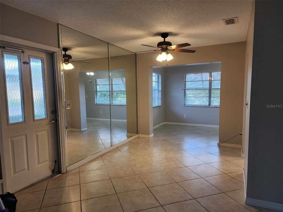 For Rent: $1,700 (2 beds, 2 baths, 984 Square Feet)