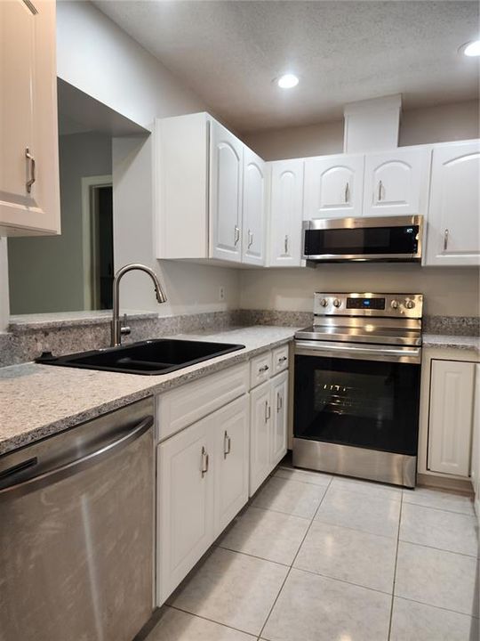 For Rent: $1,700 (2 beds, 2 baths, 984 Square Feet)