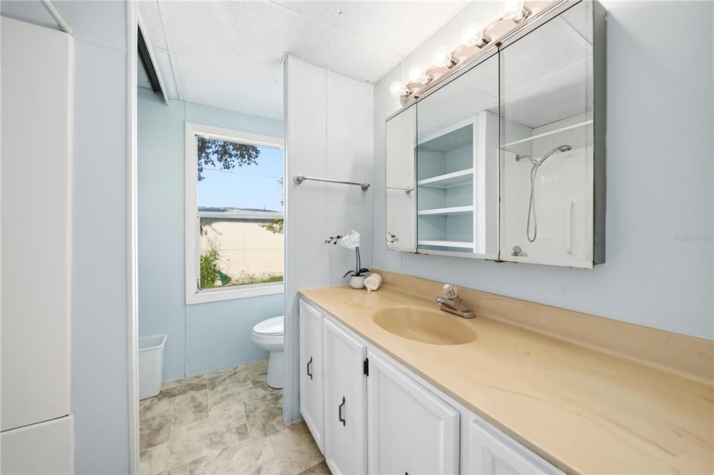 На продажу: $75,000 (3 спален, 2 ванн, 1838 Квадратных фут)