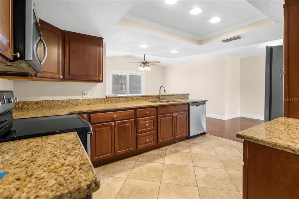 待售: $322,222 (4 贝兹, 2 浴室, 1839 平方英尺)