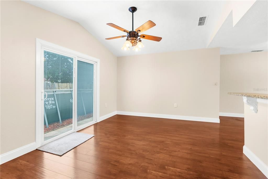 待售: $322,222 (4 贝兹, 2 浴室, 1839 平方英尺)