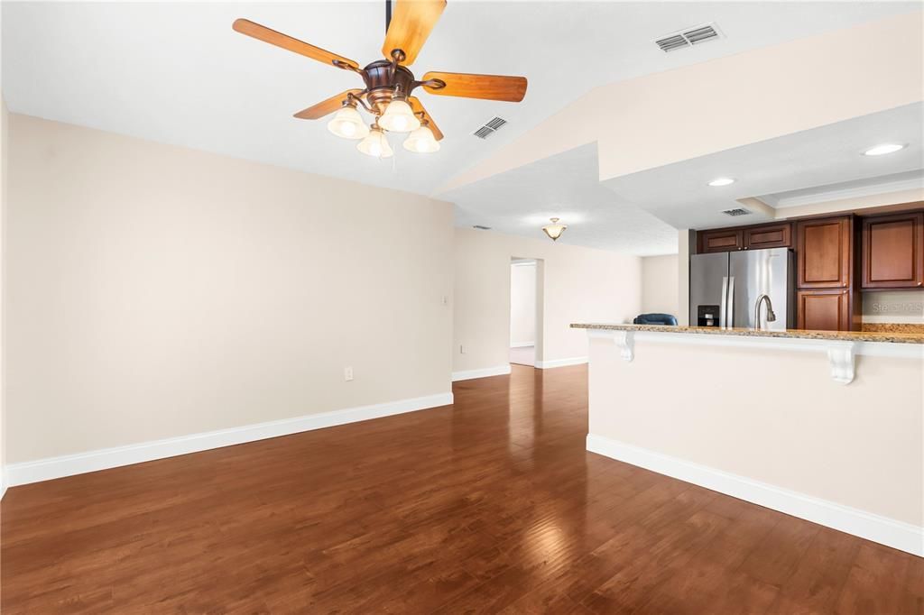 待售: $322,222 (4 贝兹, 2 浴室, 1839 平方英尺)