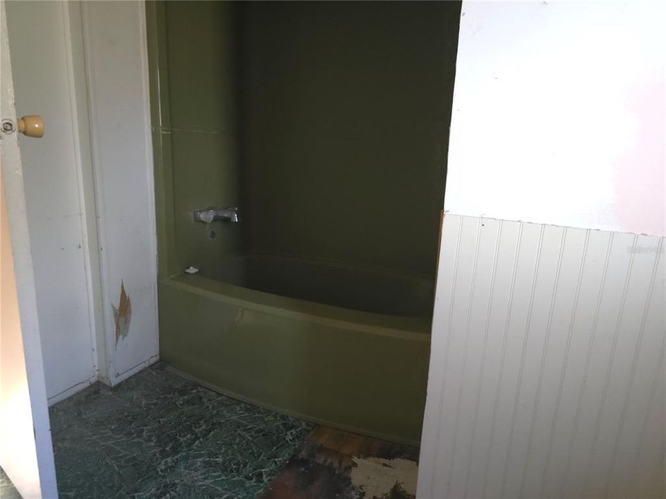 For Sale: $49,900 (2 beds, 1 baths, 784 Square Feet)