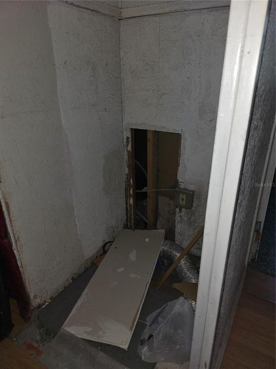 For Sale: $49,900 (2 beds, 1 baths, 784 Square Feet)