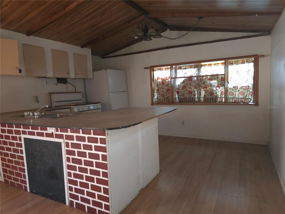 For Sale: $49,900 (2 beds, 1 baths, 784 Square Feet)