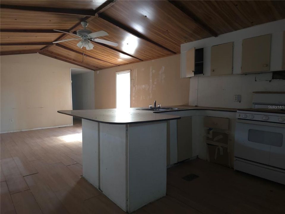 For Sale: $49,900 (2 beds, 1 baths, 784 Square Feet)
