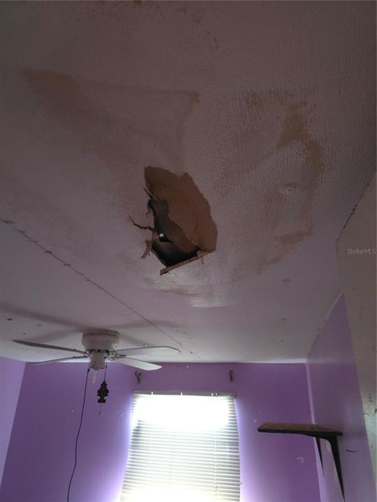 For Sale: $49,900 (2 beds, 1 baths, 784 Square Feet)