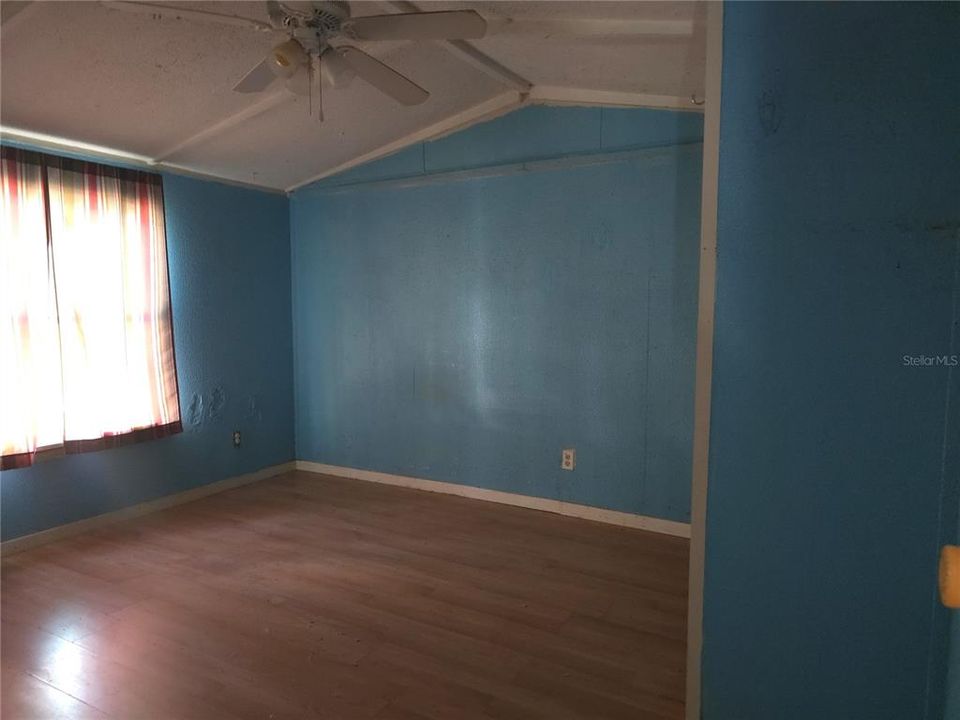 For Sale: $49,900 (2 beds, 1 baths, 784 Square Feet)