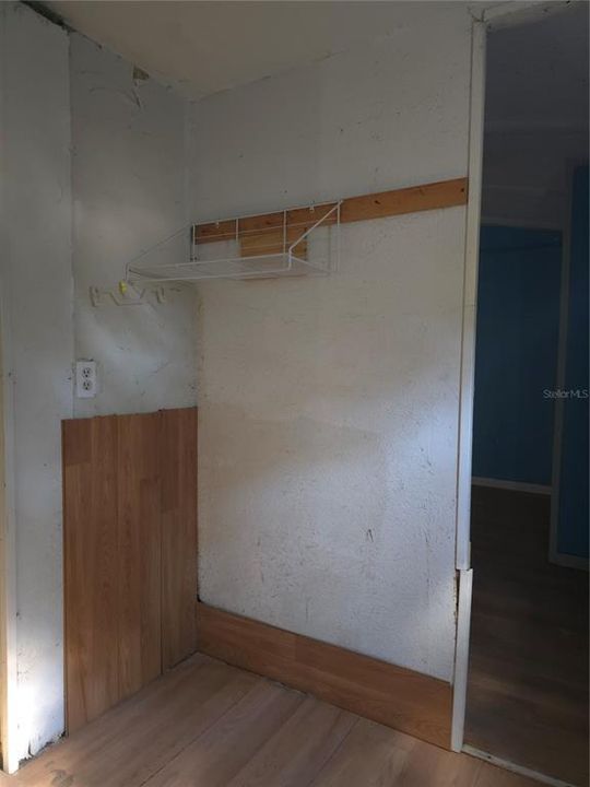 For Sale: $49,900 (2 beds, 1 baths, 784 Square Feet)