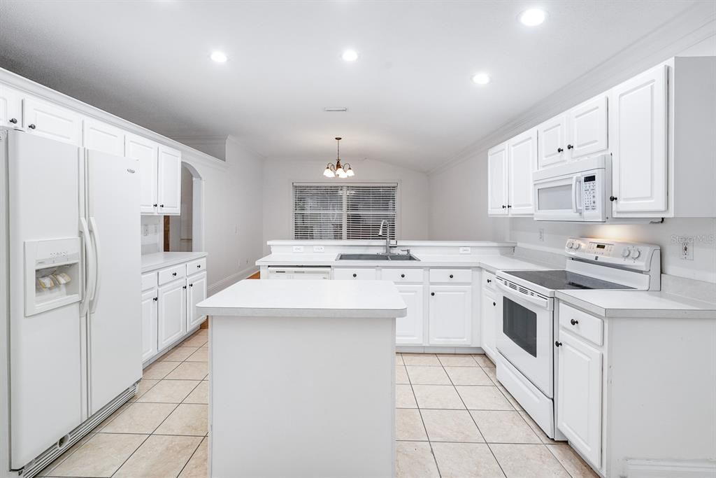 For Rent: $2,750 (4 beds, 2 baths, 1996 Square Feet)