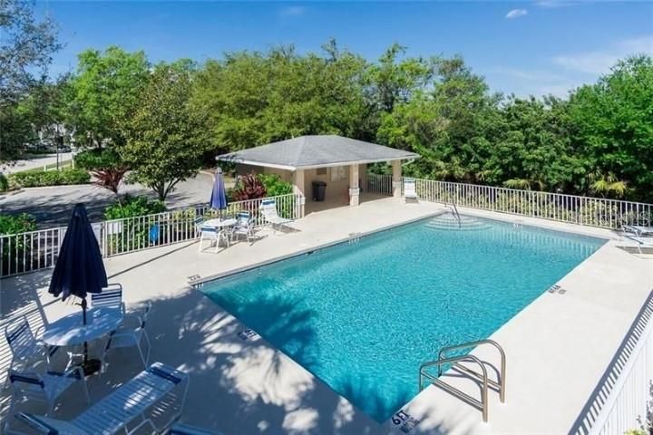 For Rent: $2,750 (4 beds, 2 baths, 1996 Square Feet)