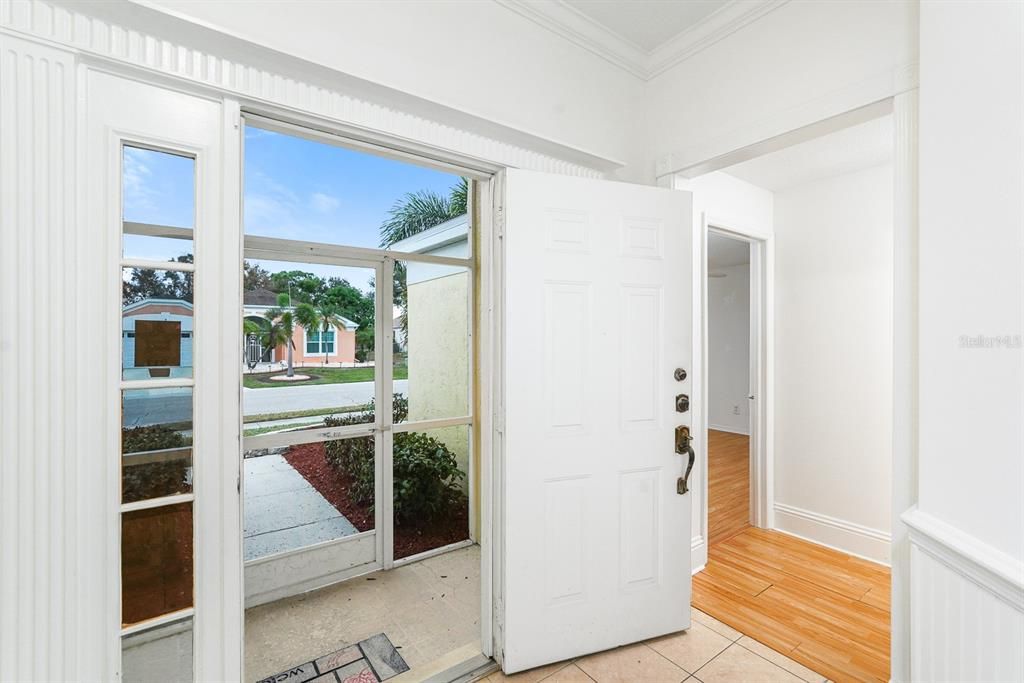 For Rent: $2,750 (4 beds, 2 baths, 1996 Square Feet)