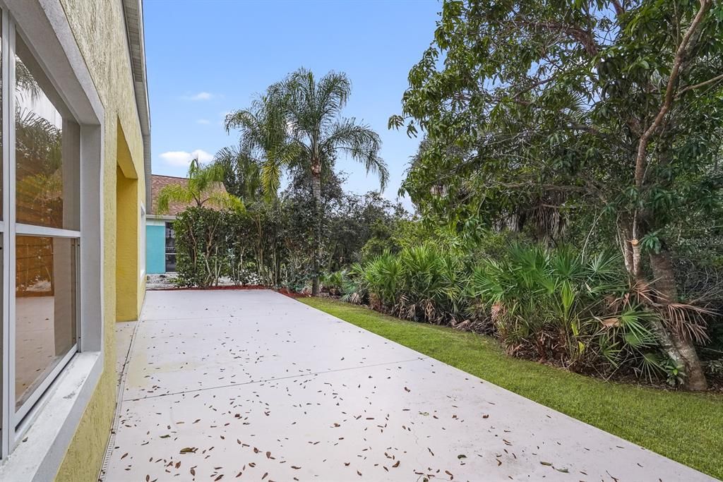 For Rent: $2,750 (4 beds, 2 baths, 1996 Square Feet)