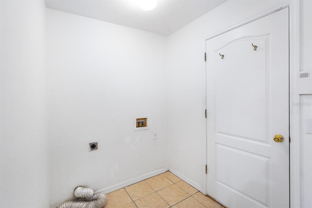 For Rent: $2,750 (4 beds, 2 baths, 1996 Square Feet)