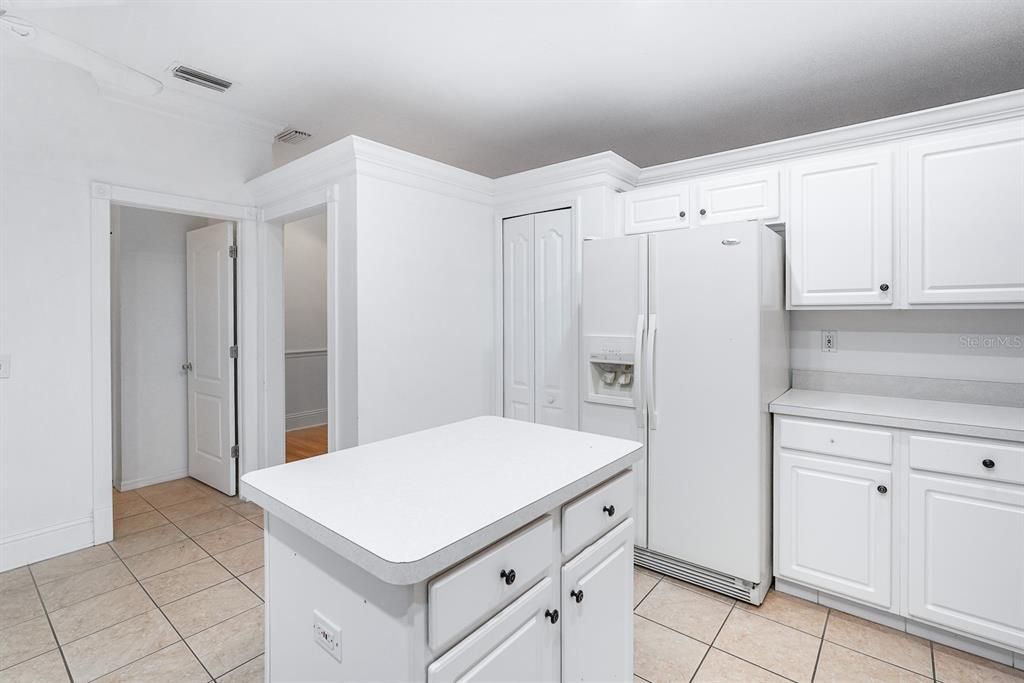 For Rent: $2,750 (4 beds, 2 baths, 1996 Square Feet)