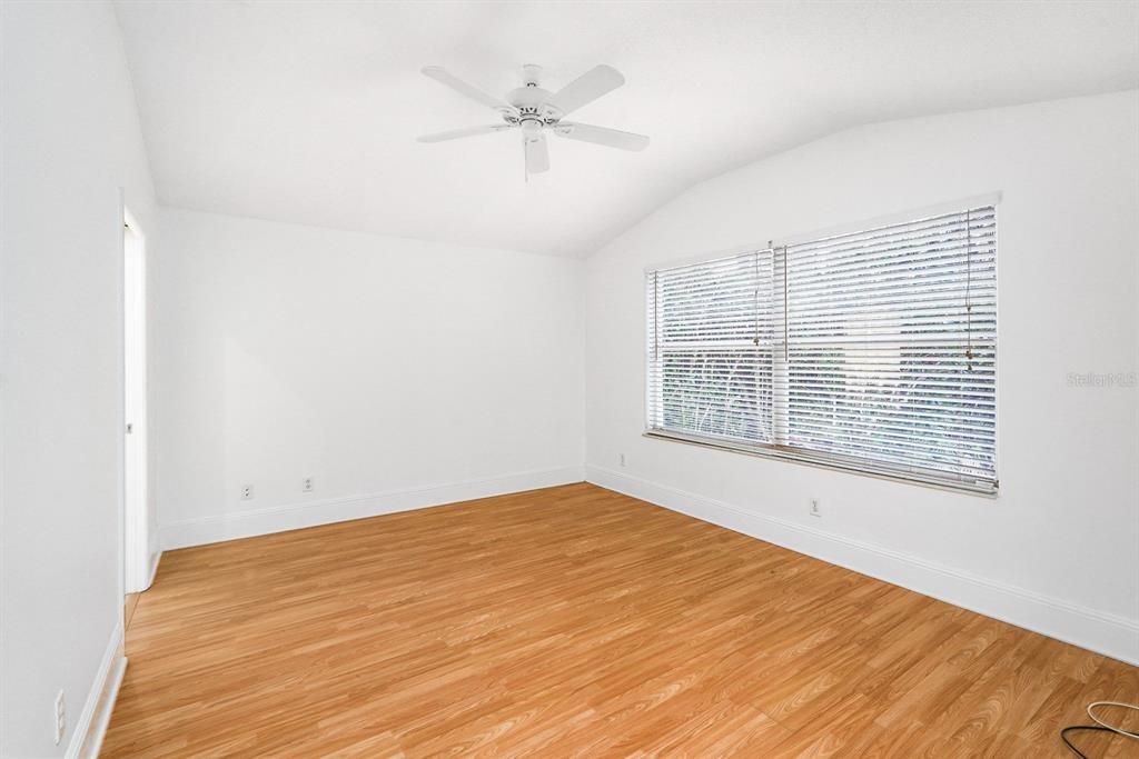 For Rent: $2,750 (4 beds, 2 baths, 1996 Square Feet)