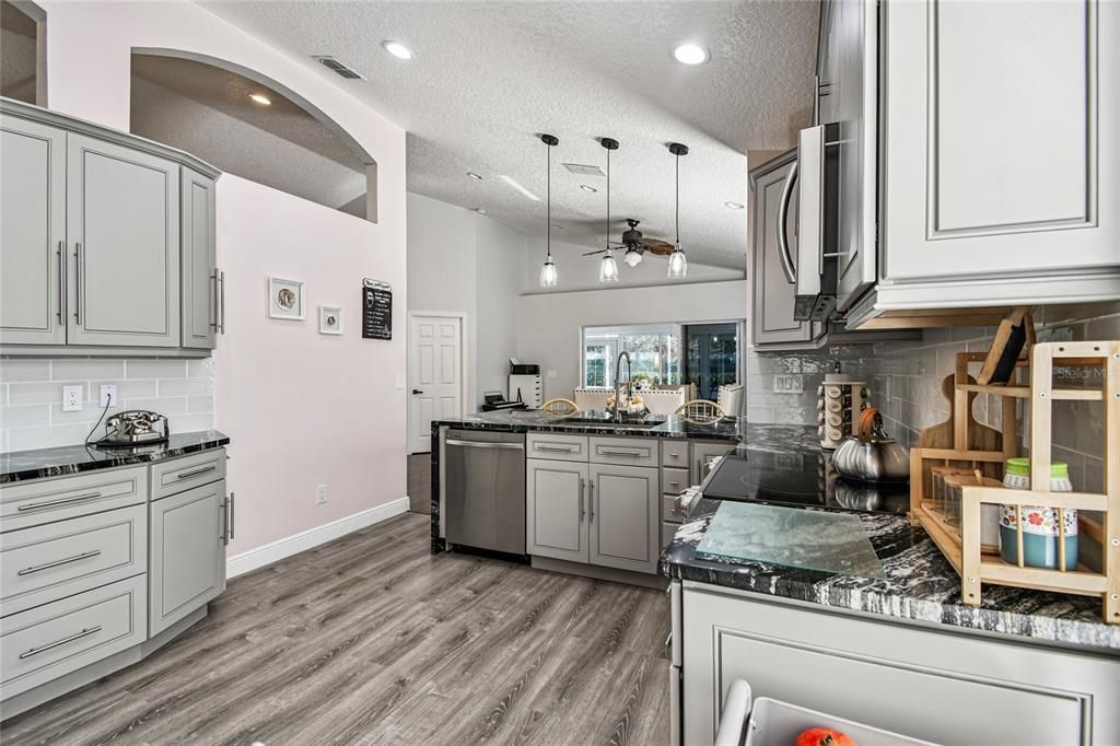 En Venta: $325,000 (2 camas, 2 baños, 1705 Pies cuadrados)