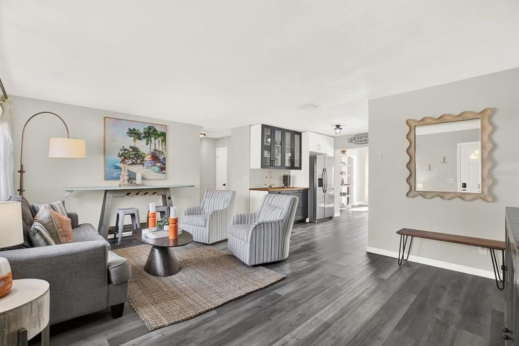 待售: $625,000 (4 贝兹, 3 浴室, 1669 平方英尺)