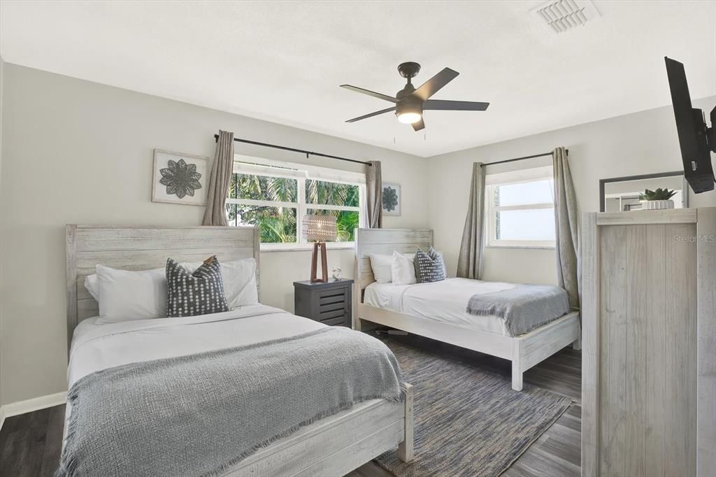 待售: $625,000 (4 贝兹, 3 浴室, 1669 平方英尺)