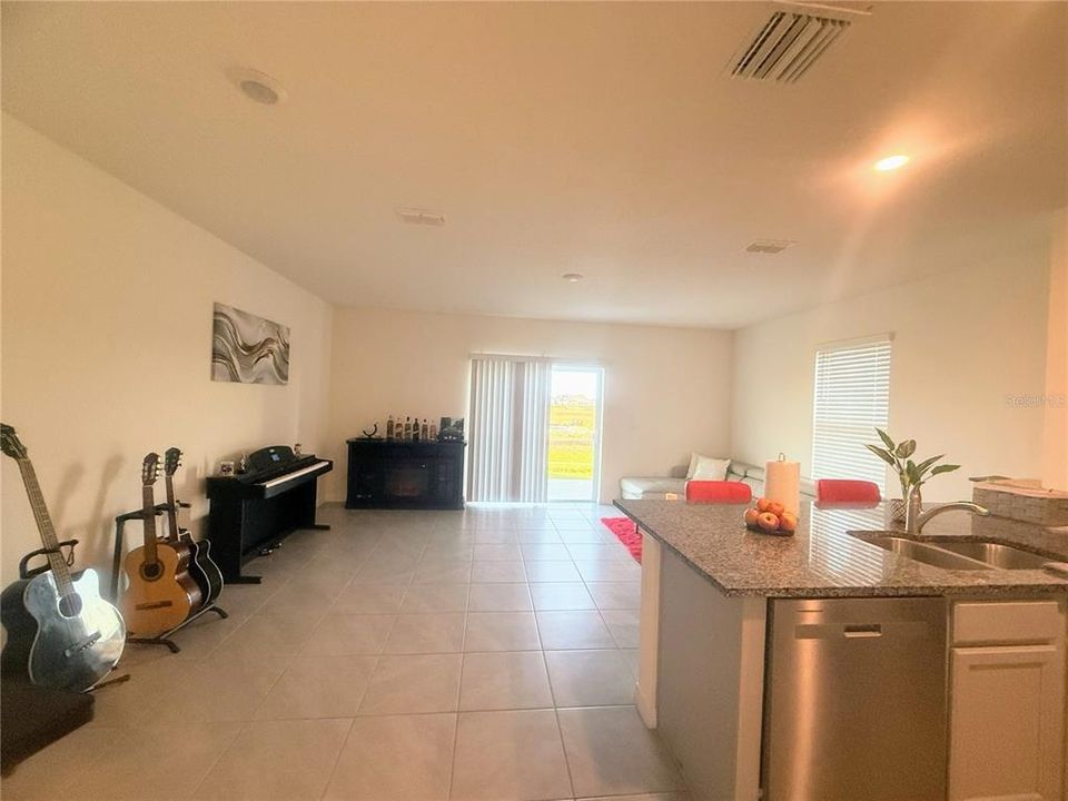 En Renta: $2,150 (3 camas, 2 baños, 1464 Pies cuadrados)