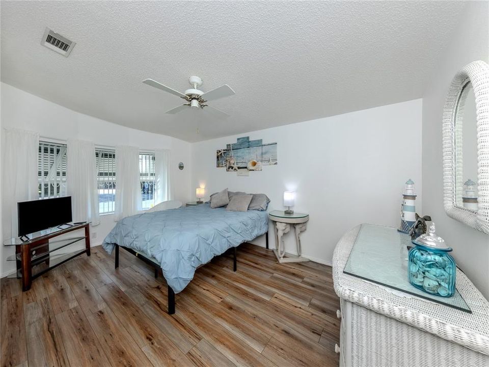 待售: $199,900 (3 贝兹, 2 浴室, 2000 平方英尺)