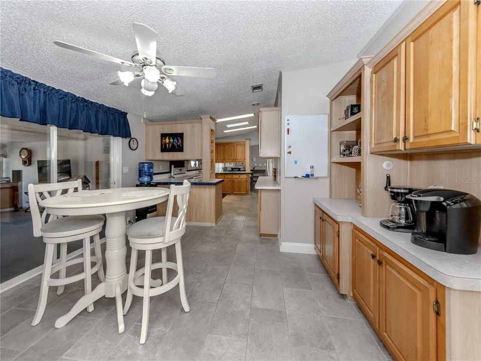 待售: $199,900 (3 贝兹, 2 浴室, 2000 平方英尺)