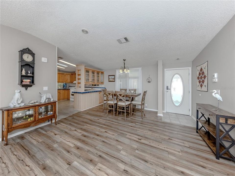 待售: $199,900 (3 贝兹, 2 浴室, 2000 平方英尺)