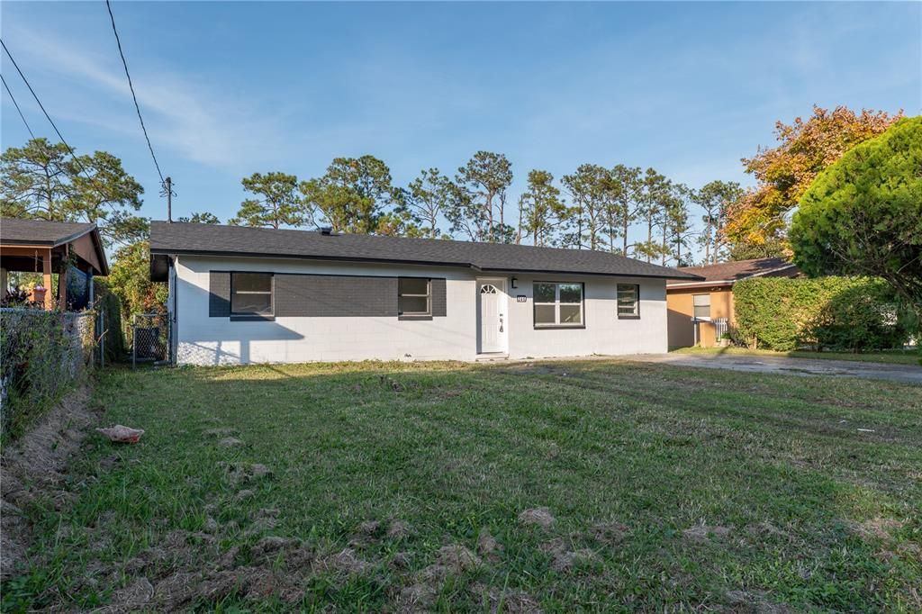 For Sale: $339,900 (4 beds, 2 baths, 1058 Square Feet)