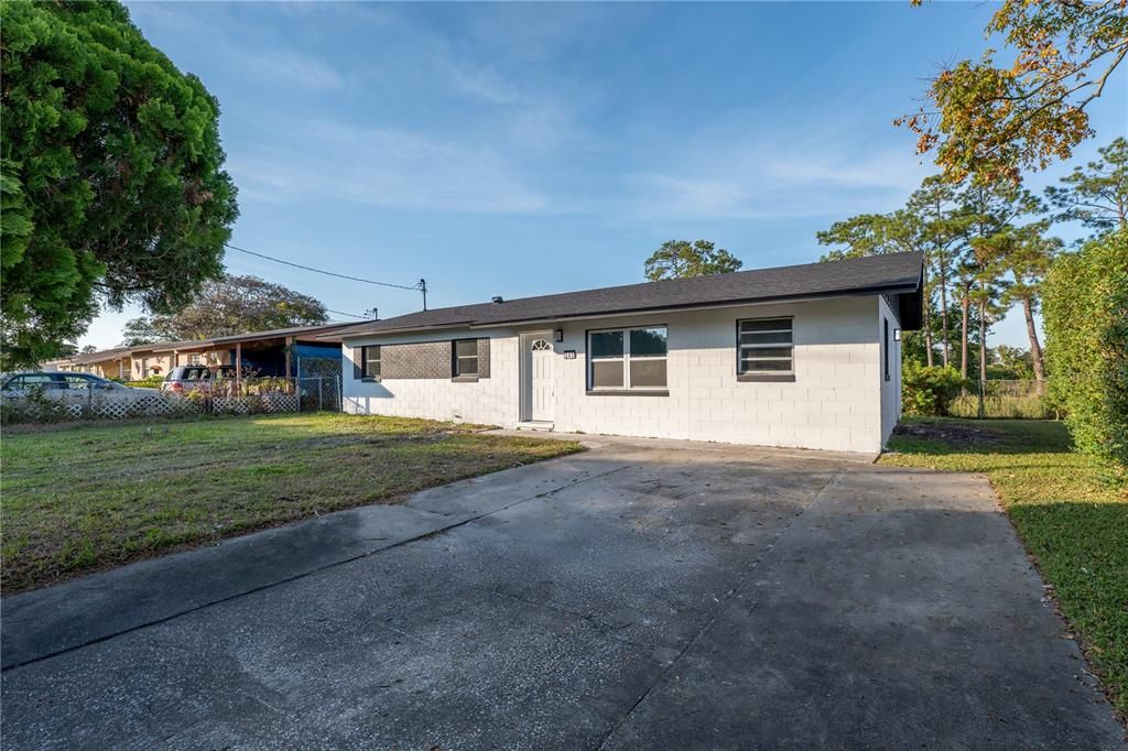 For Sale: $339,900 (4 beds, 2 baths, 1058 Square Feet)