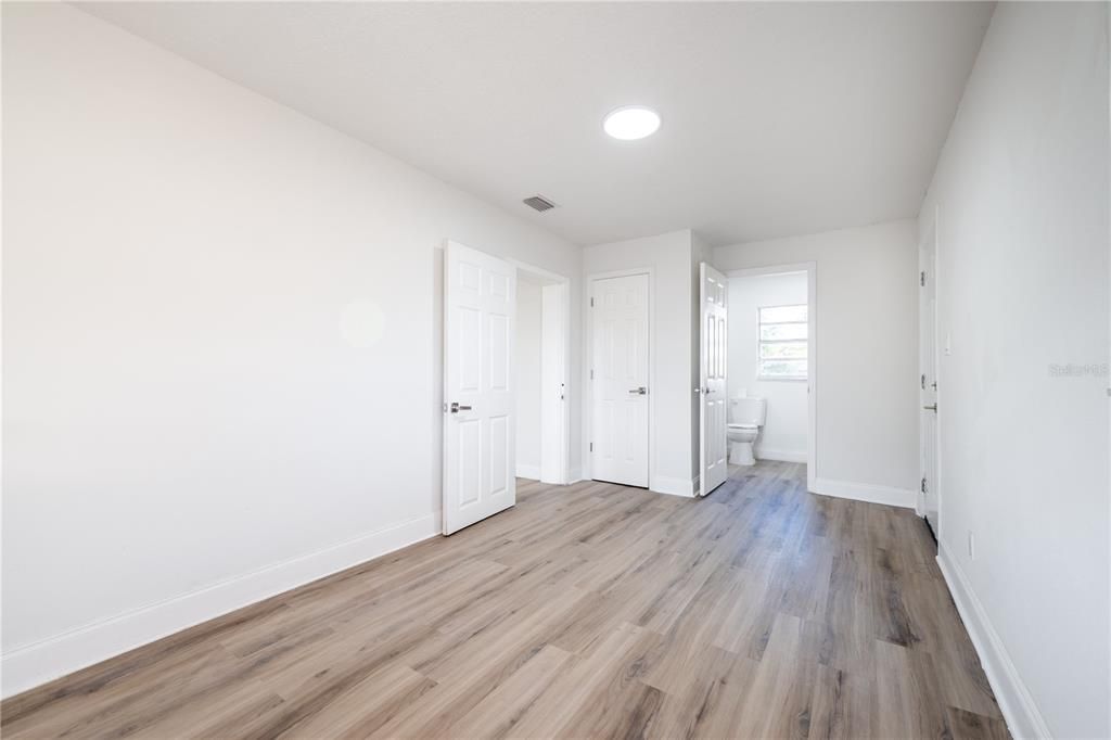 For Sale: $339,900 (4 beds, 2 baths, 1058 Square Feet)