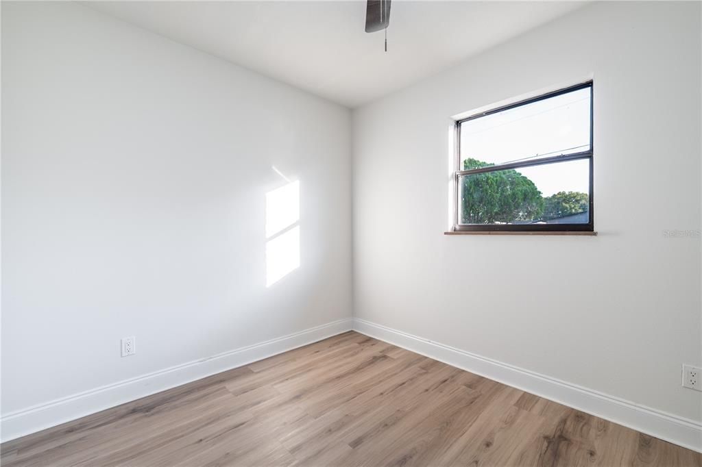 For Sale: $339,900 (4 beds, 2 baths, 1058 Square Feet)