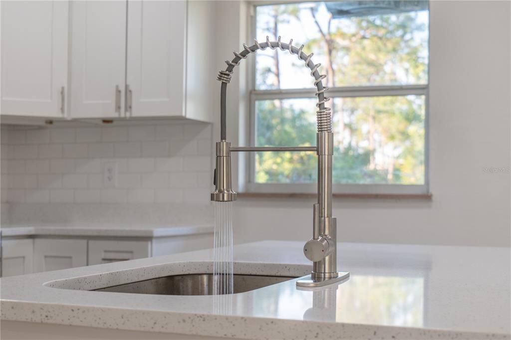 For Sale: $339,900 (4 beds, 2 baths, 1058 Square Feet)