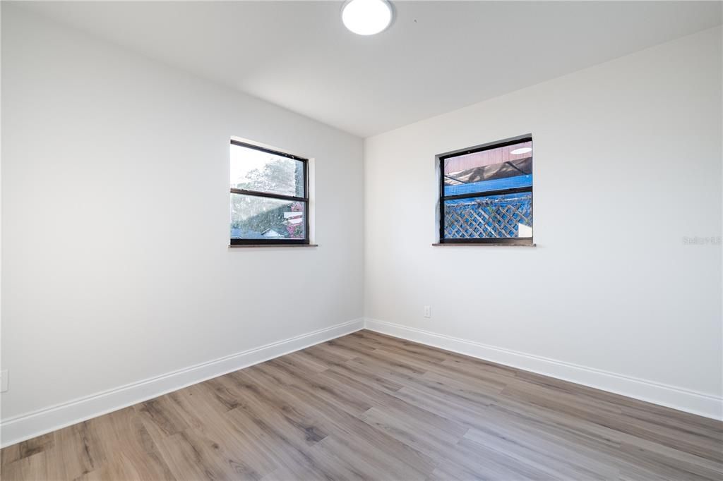 For Sale: $339,900 (4 beds, 2 baths, 1058 Square Feet)