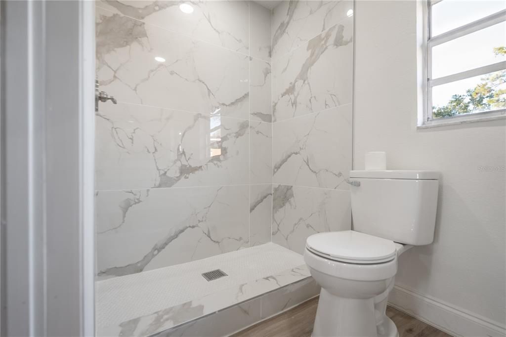 For Sale: $339,900 (4 beds, 2 baths, 1058 Square Feet)