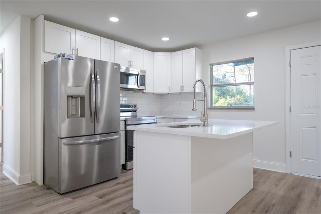 For Sale: $339,900 (4 beds, 2 baths, 1058 Square Feet)